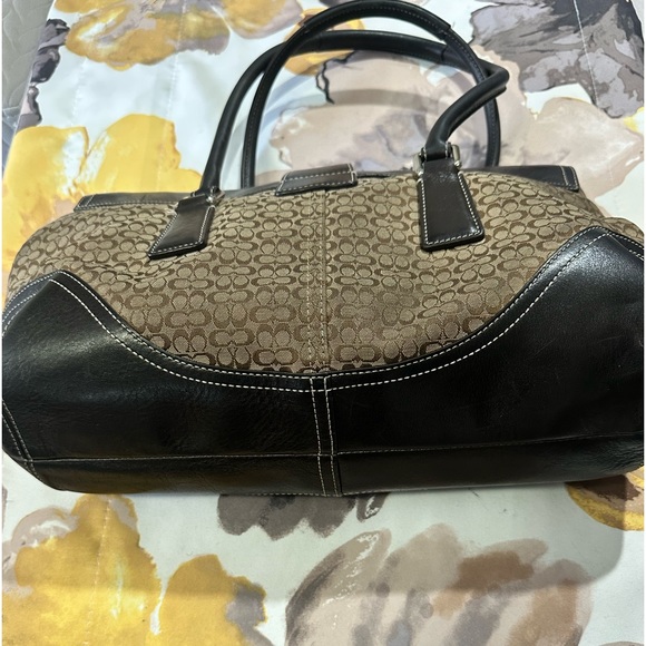 Authentic Coach Tote in Brown - Picture 4 of 15